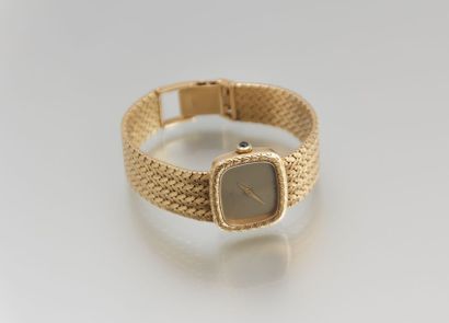 BEAUME ET MERCIER

Montre de femme style...