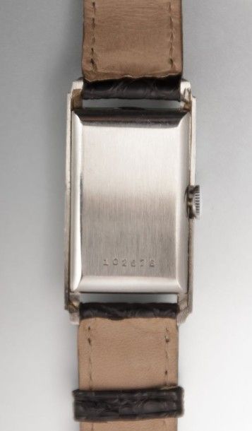 INVAR (Art Deco - Curvex), vers 1935

Montre...