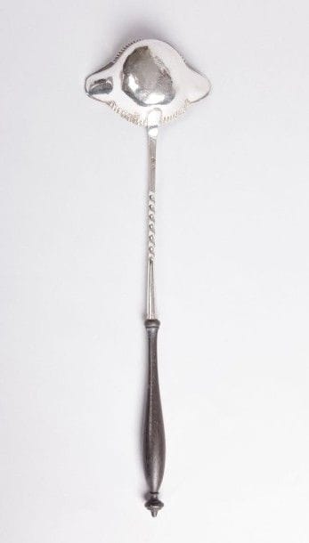 Louche à punch en argent (1819- 1838),

le...