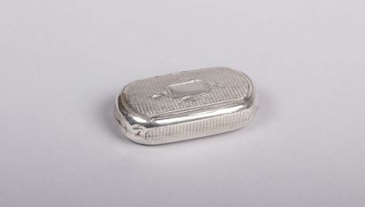 Boite à pilules en argent de forme

oblongue...