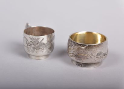 Bol et tasse miniature en argent à décor...