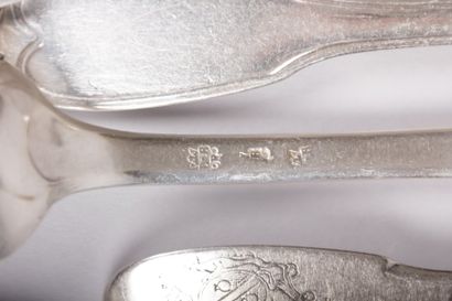 Lot de couverts en argent comprenant

cinq...