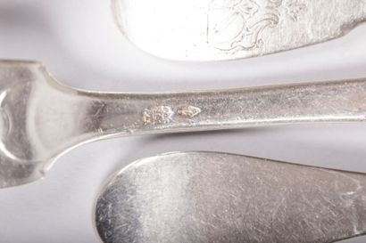 Lot de couverts en argent comprenant

cinq...