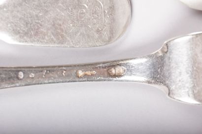 Lot de couverts en argent comprenant

cinq...