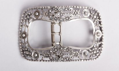 Boucle de ceinture en argent ajouré à

décor...