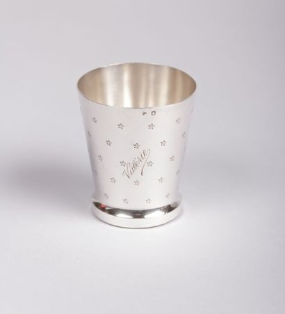 Timbale en argent de forme tronconique

à...
