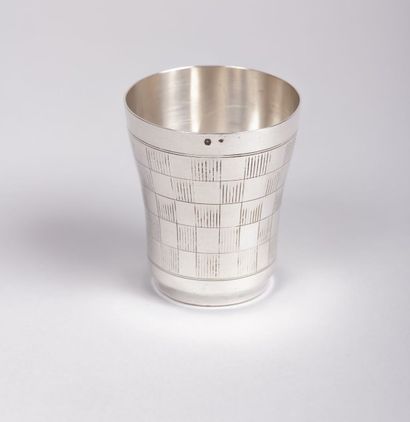 Timbale en argent 2ème titre de forme

tronconique...
