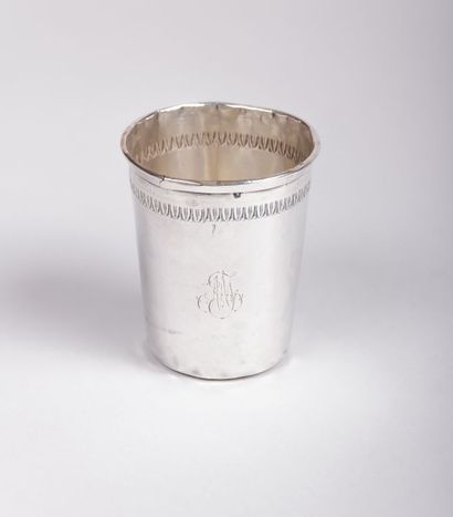 Timbale en argent de forme tronconique, la

panse...