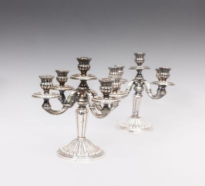 Paire de candélabre à cinq bras de

lumières...