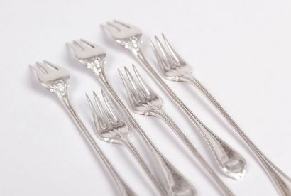 Suite de six fourchettes à huîtres en

argent,...