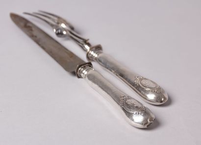 Couverts à découper le manche en argent

fourré...
