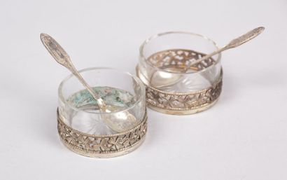 Paire de salerons ronds en verre, la

monture...