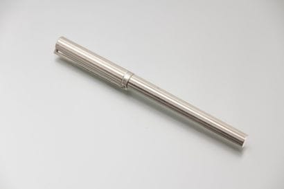 DUPONT

Stylo à bille en métal argenté et...