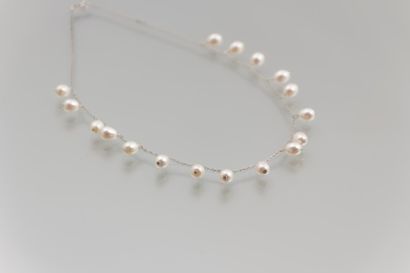 Collier collerette en perles d’eau douce

légèrement...