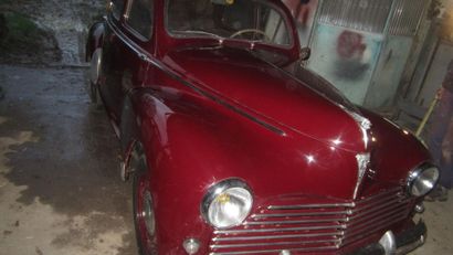 PEUGEOT 203 DECOUVRABLE 1950

Au salon de...