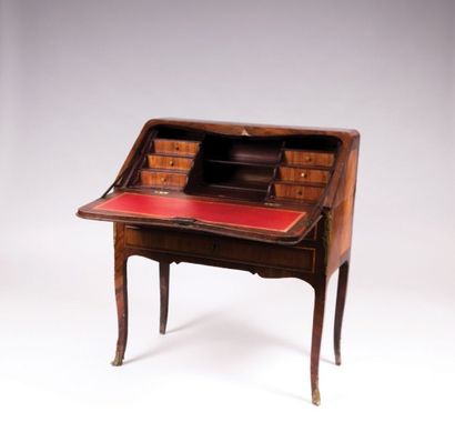 Bureau de pente en placage de bois de

rose...