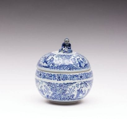 DELFT

Pot couvert de forme ovoïde en faïence...