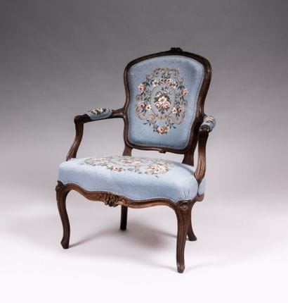 Fauteuil à dossier dit cabriolet en bois

naturel...