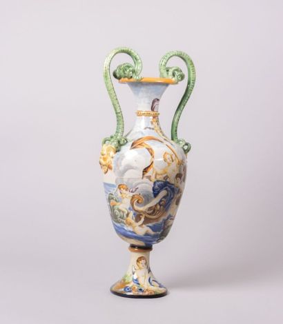 URBINO dans le goût de,

Important vase en...