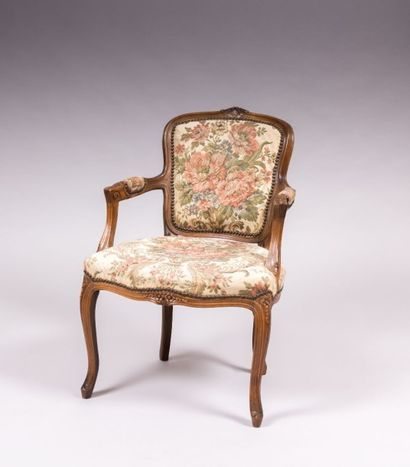 Fauteuil à dossier dit cabriolet en bois

naturel...