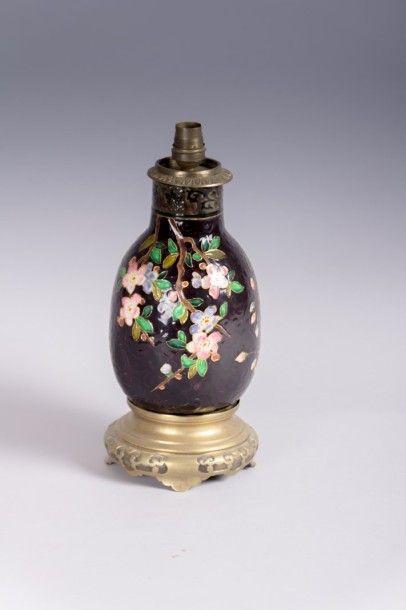 Jules VIEILLARD- Bordeaux

Lampe de forme...