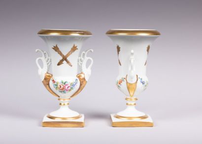 PARIS

Paire de vases Médicis en porcelaine,...