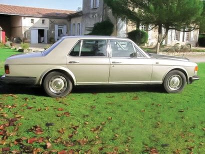 ROLLS ROYCE SILVER SPIRIT 1983

Succédant...
