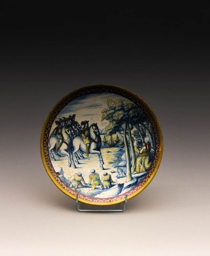 Plat en faïence à décor historié

polychrome...