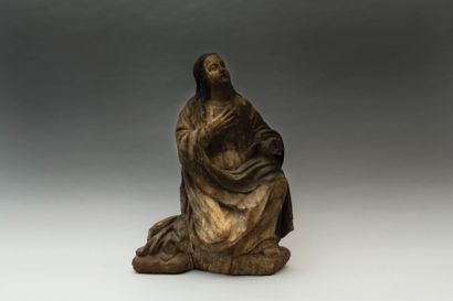 Marie-Madeleine, un genou à terre

implorante.

Sculpture...