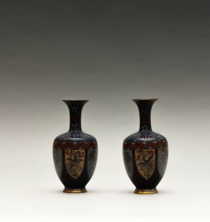 Paire de vases soliflores de forme

balustre...
