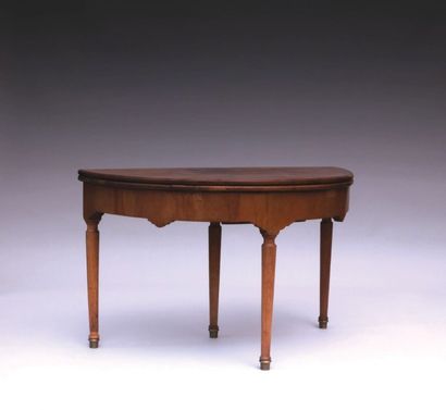 Table formant console en bois naturel, le

plateau...