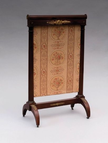 Écran de feu en placage d’acajou, le

panneau...
