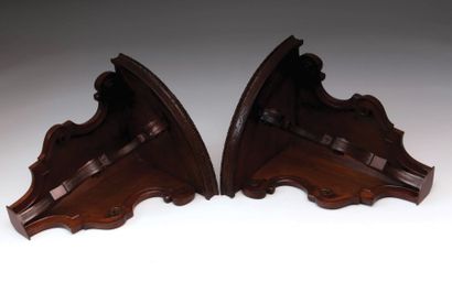 Paire de consoles d’applique d’angle en

bois...