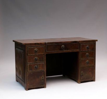 Bureau de milieu plaqué toutes faces de

cuir...