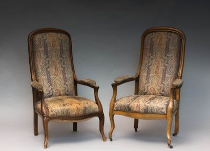 Deux fauteuils Voltaire en bois naturel

mouluré...