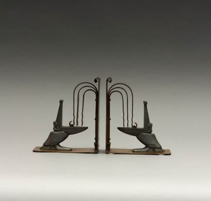 BRANDT Edgar (1880-1960) dans le goût de

Paire...