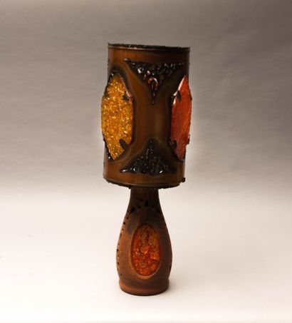 ACCOLAY

Lampe de forme oblongue, le fût...