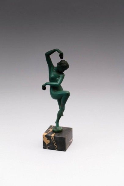 DENIS (XXème siècle)

Danseuse aux grappes...