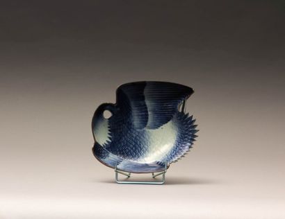 CHINE

Coupe en forme de volatile en porcelaine

blanche...