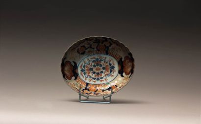 JAPON

Corbeille à bord polylobé en porcelaine...