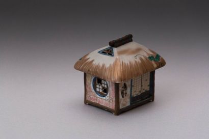 CHINE

Brûle-parfum en forme de maison orné

d’émaux...