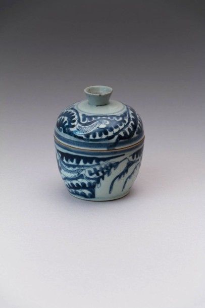 CHINE

Pot couvert en porcelaine blanche...