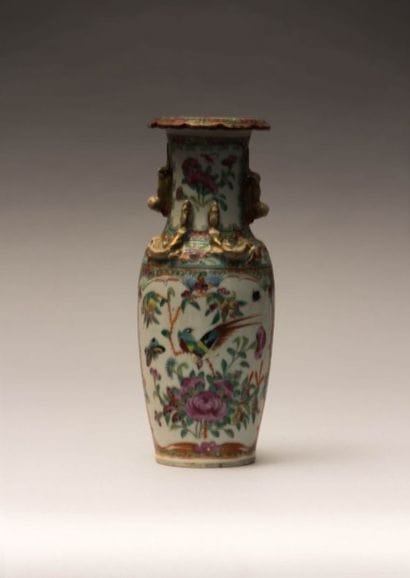 CHINE - Canton

Vase de forme balustre à...