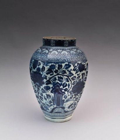 JAPON Arita

Vase balustre octogonal en porcelaine...