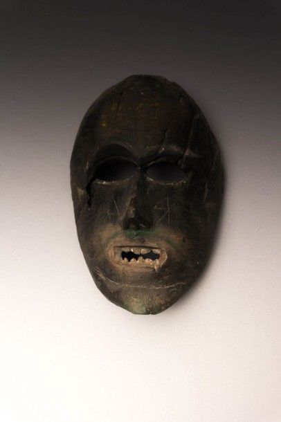 Népal

Masque en bois patiné brun, la bouche...