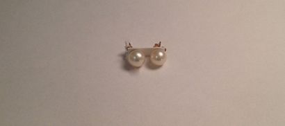 Paire de boucles d’oreille en or jaune

ornées...