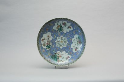 CHINE

Plat rond en porcelaine émaillée de...