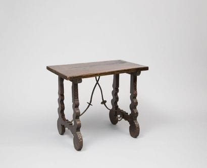 Table en bois naturel, le plateau de forme

rectangulaire...