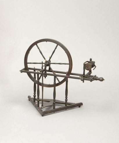 Rouet en bois

(manques)

Haut. : 60 cm -...