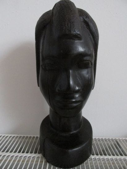 Sculpture en ébéne représentant un buste...